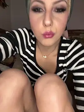 Luna1114 live sex cam