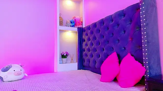 CamiEstrada live sex cam