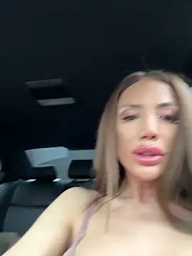 NicollleDiamondd live sex cam