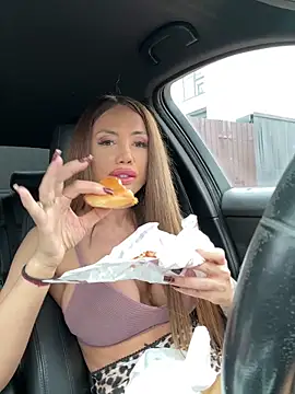 NicollleDiamondd live sex cam