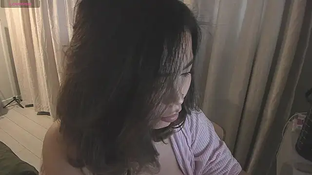 SaliUong live sex cam