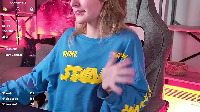 LuxRayi live sex cam