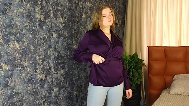 NightSaffron live sex cam