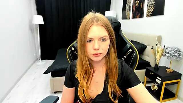 Strawberrye live sex cam