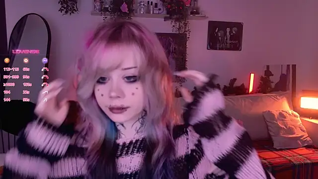 Lollyshy live sex cam