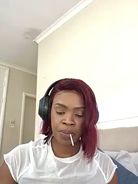 LuciousLips96 live sex cam