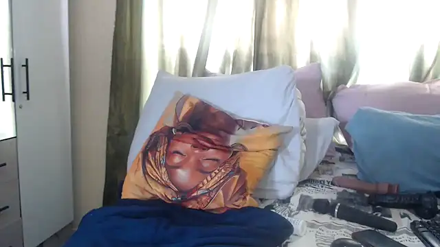 Foxybrownxx1 live sex cam