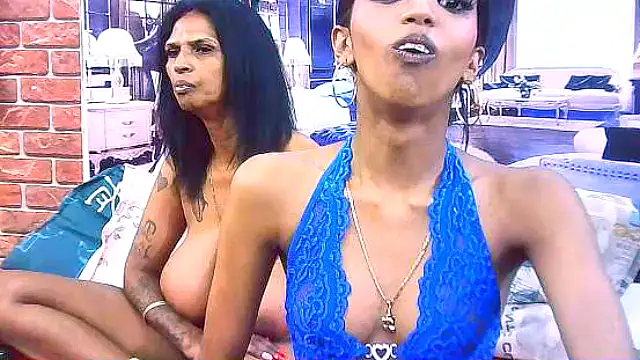 IndianSexySlender live sex cam