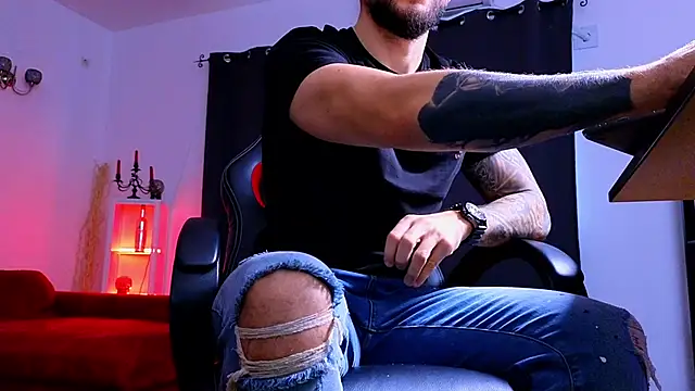 MightyAaron66 live sex cam