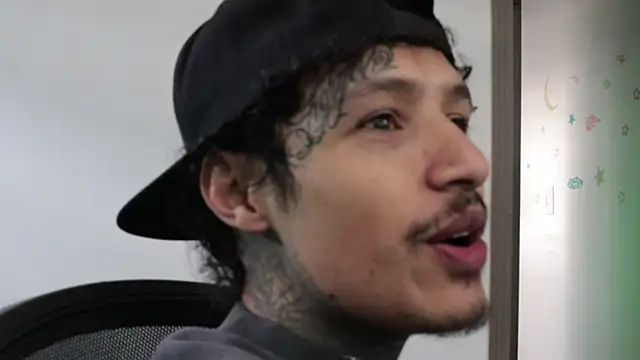 trieone live sex cam