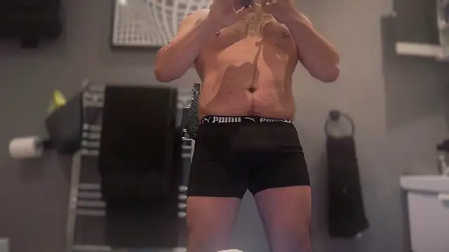 CloudyMuscleBeefy live sex cam