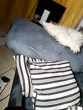 Hugemassivebootie live sex cam