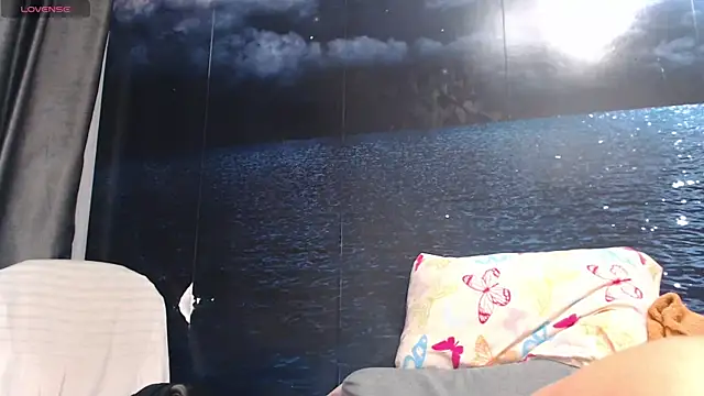 LadyAverrySquirt11 live sex cam