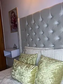 Eloisa_cleavage_ live sex cam