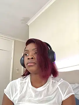 LuciousLips96 live sex cam