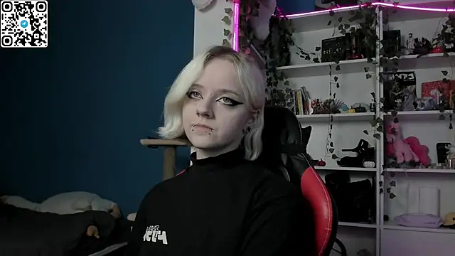 Holy_Mistress_S's cam snapshot