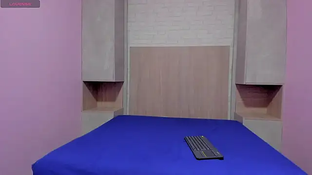 KarlaCollins_'s cam snapshot