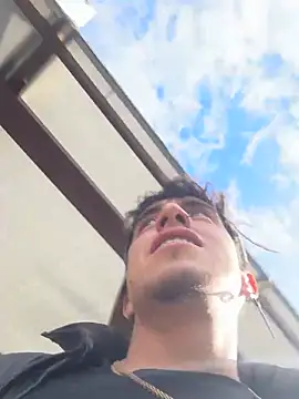 strongboy_ live sex cam