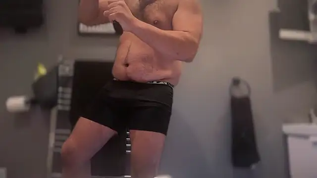 CloudyMuscleBeefy live sex cam