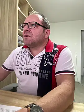 coupleLatinaLovers's cam snapshot