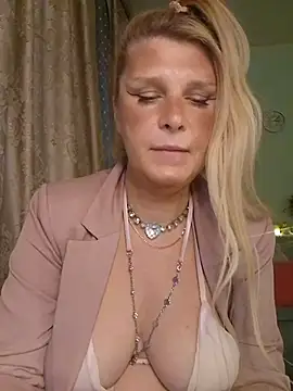 TsPostophere live sex cam