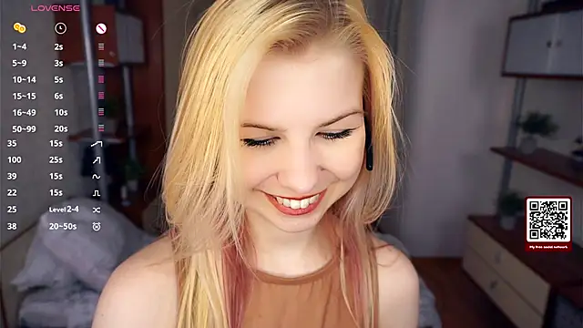 LynetHakes live sex cam