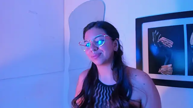 emilyy_cooperr live sex cam