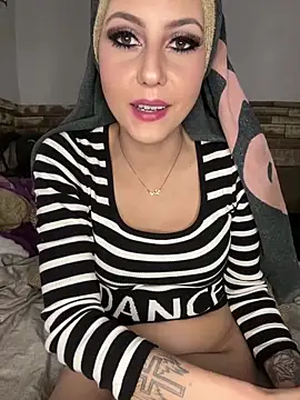 Luna1114 live sex cam