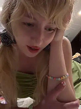 RonnieKiss live sex cam