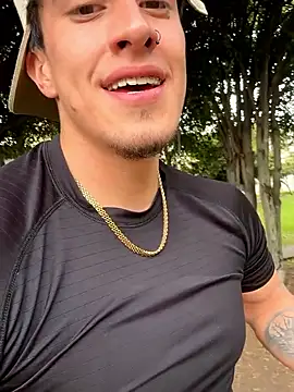 strongboy_ live sex cam