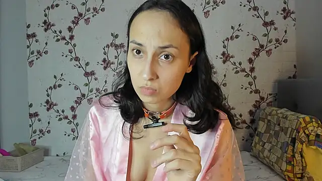 Alisagold90 live sex cam