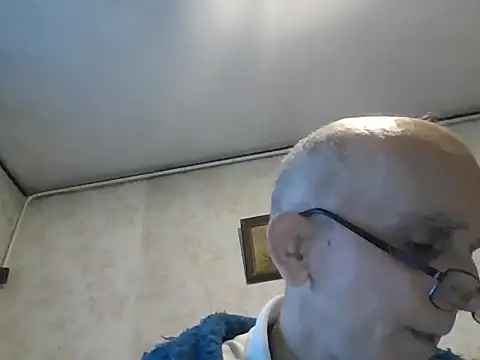 mariusica1@xh live sex cam