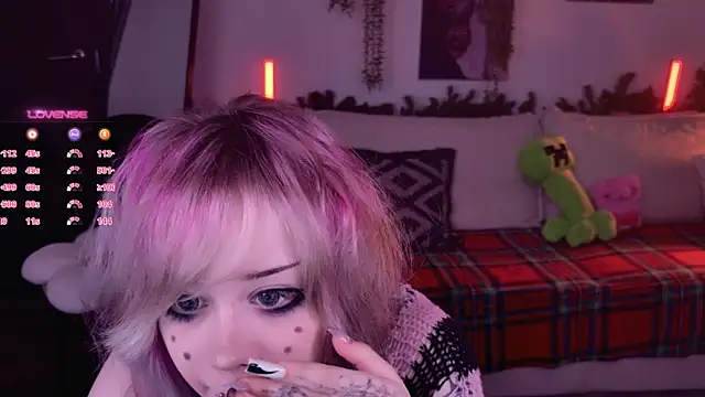 Lollyshy live sex cam