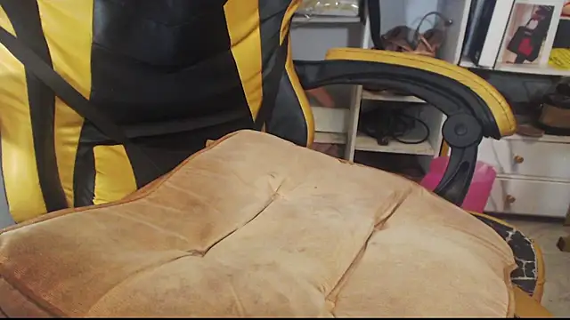 hugecockyurikaa live sex cam