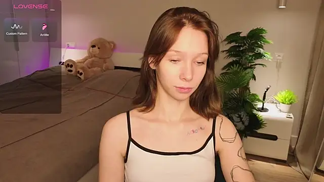 LilyPoetry_'s cam snapshot