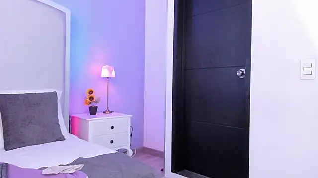 salome_moon_'s cam snapshot