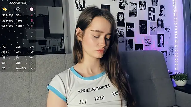 lovelyalivia's cam snapshot