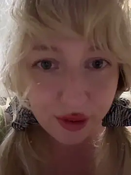 RonnieKiss live sex cam