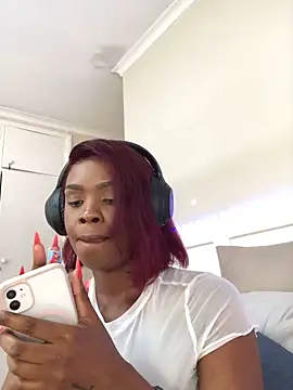 LuciousLips96 live sex cam