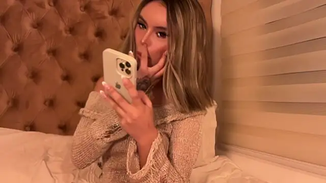 LUUVRRI_21 live sex cam