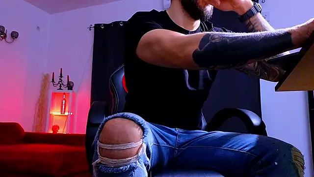 MightyAaron66 live sex cam