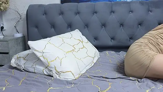 Strip-Lady live sex cam