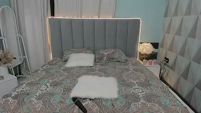 Avrora_Bear live sex cam