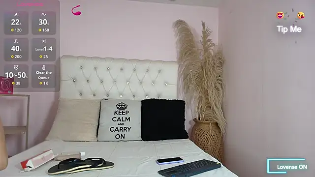 AmelieAndAce live sex cam