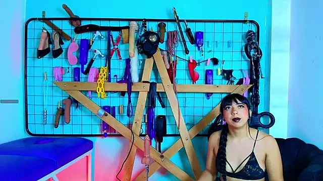 Mrmia_bdsm_extreme live sex cam