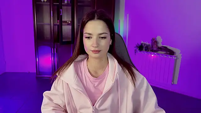 KiraVair live sex cam