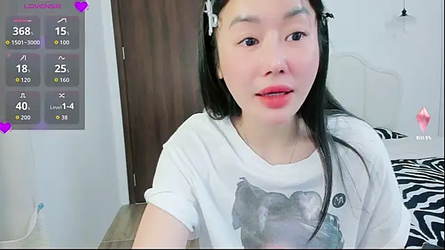 Squirt-Queenn live sex cam