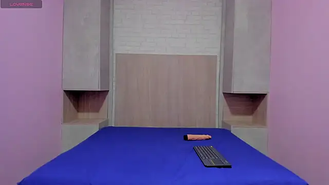 KarlaCollins_'s cam snapshot