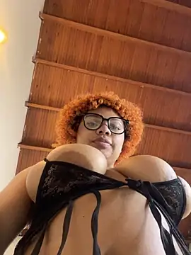 Eloisa_cleavage_ live sex cam