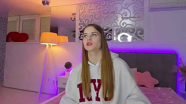 LuisaClover's cam snapshot